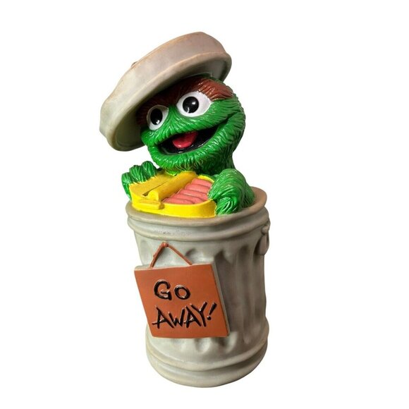 Vintage 1990 Oscar The Grouch Piggy Bank Trash Can Go Away Sesame Street illco - Picture 10 of 11